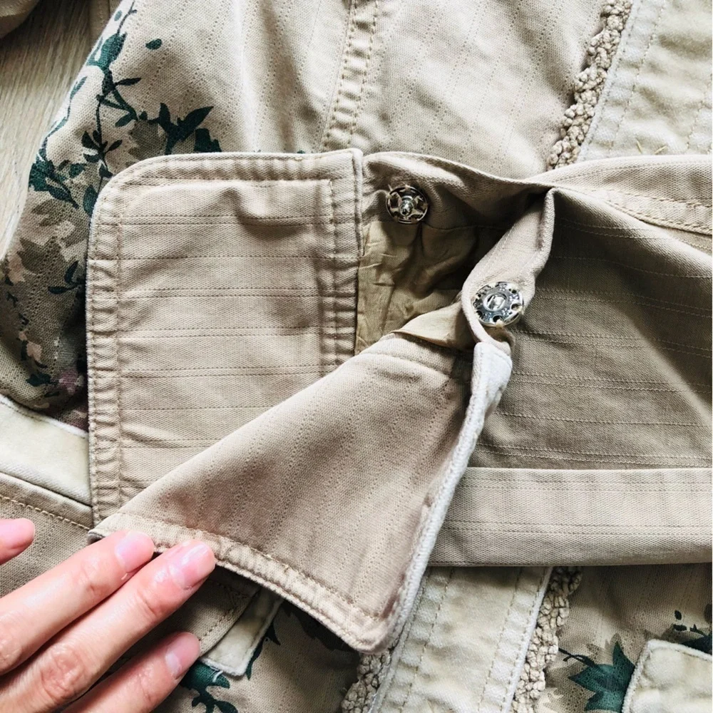 Tristan & Iseut Beige Crochet Detailed Plant Print Jacket - Picture 5 of 11